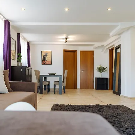 Amazing Views - Charming Penthouse & Aparment