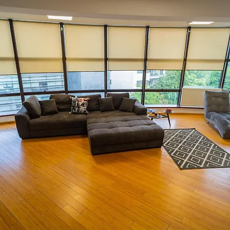 Amazing Views - Charming Penthouse & Aparment Appartement Boekarest