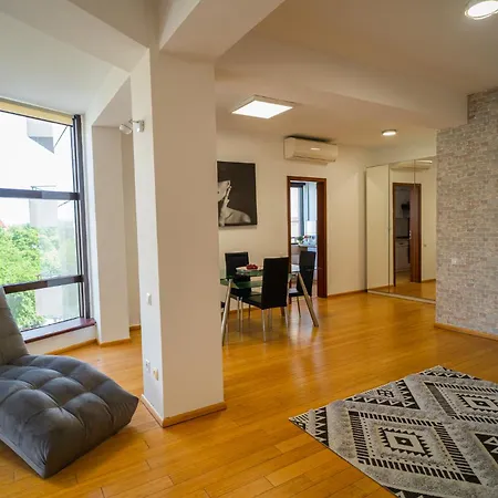 شقة Amazing Views - Charming Penthouse & Aparment بوخارست