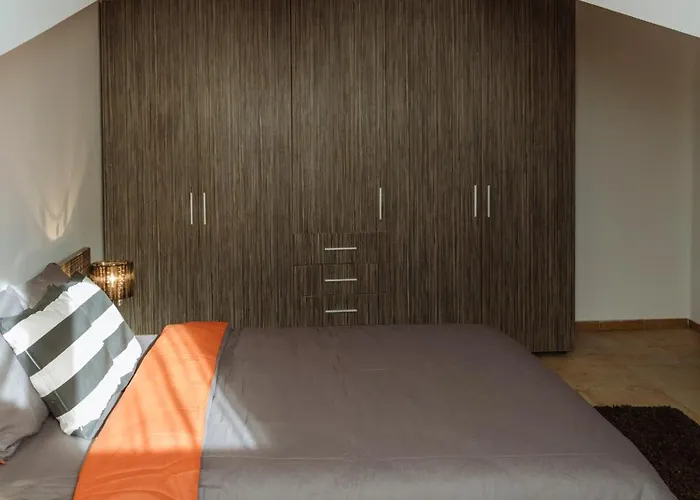Amazing Views - Charming Penthouse & Aparment דירה *